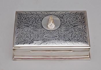 CIGARETTSKRIN, Sterlingsilver, Thailand, 1900/2000-tal. Totalvikt 713 g (ink isats).