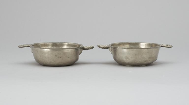 A pair of Swedish pewter bowls, Anders Näsman, Hudiksvall 1831-39.