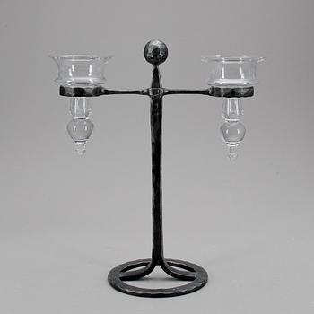 Bertil Vallien · LJUSSTAKE/LJUSHÅLLARE, smidesjärn och glas, Bertil Vallien, Boda.