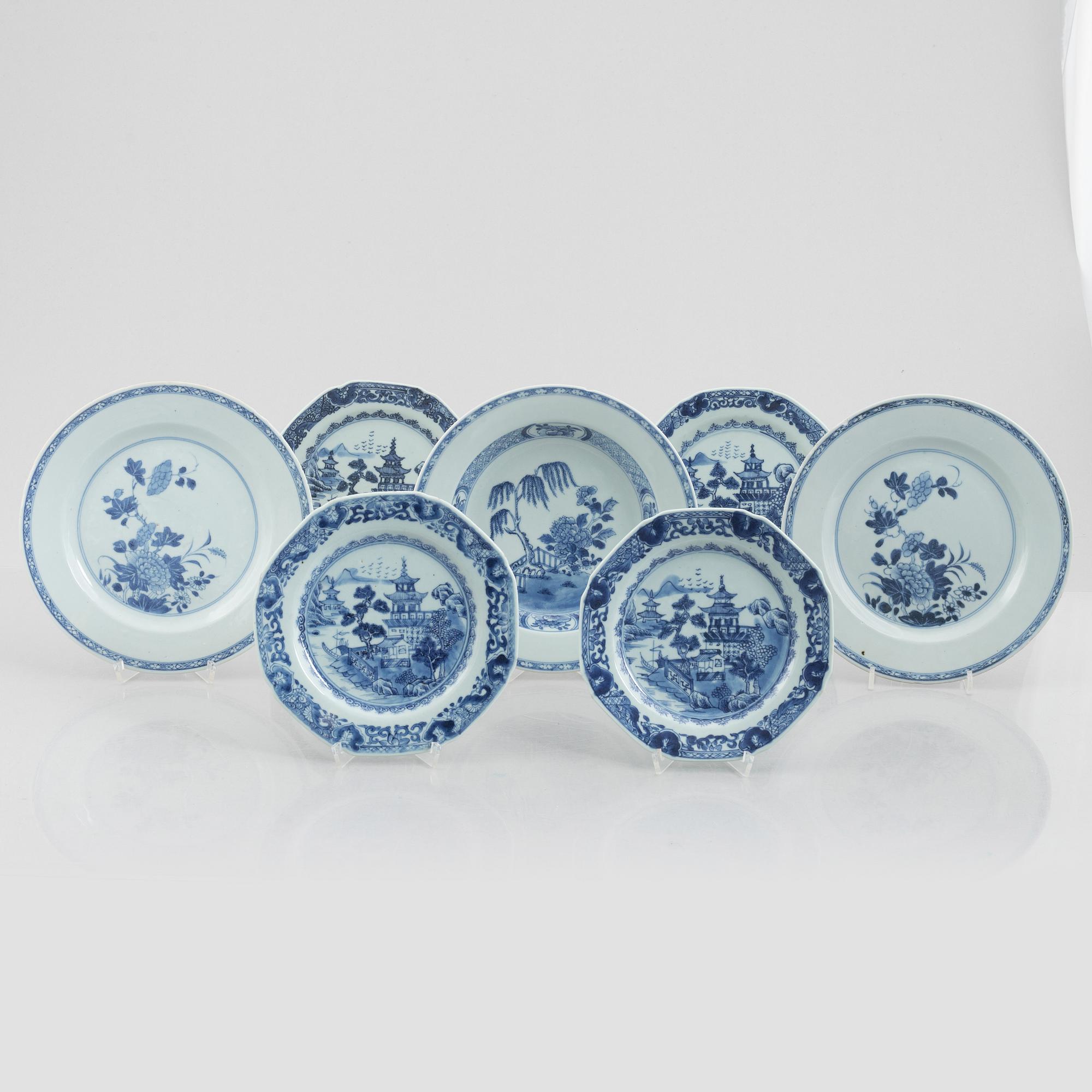Seven blue and white export porcelain plates, China, Qing dynasty, 18th century.