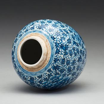 BOJAN, porslin. Qingdynastin, 1700-tal.