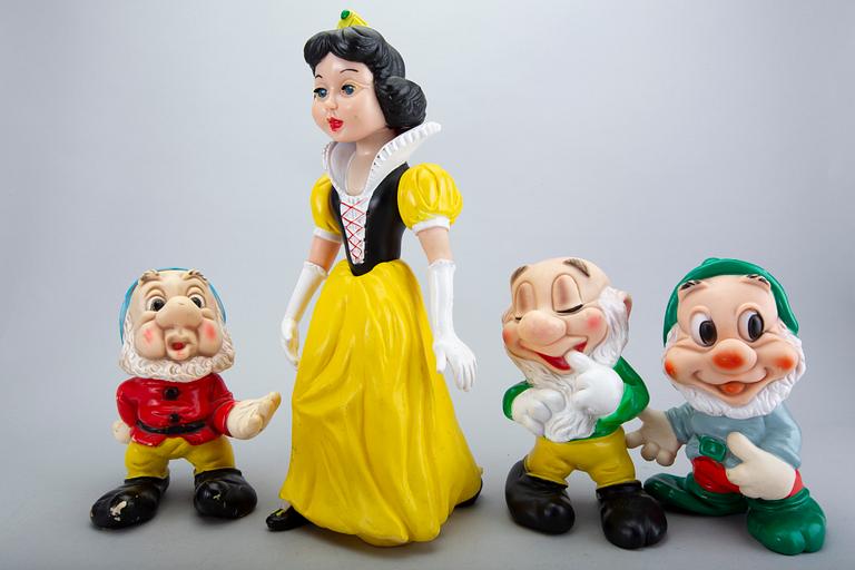 LEKSAKSFIGURER, "Snövit och de 7 dvärgarna" 8 st, plast, delvis märkta Walt Disney Productions.