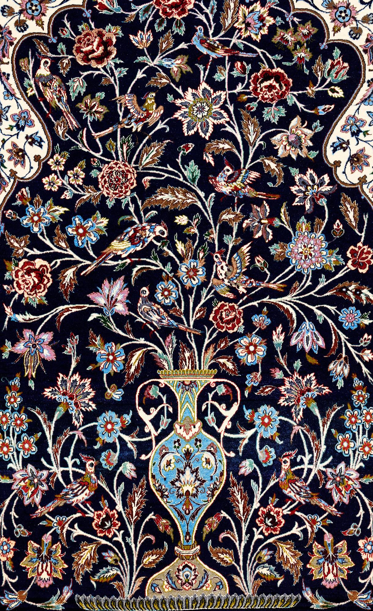 MATTA, Figural Isfahan, part silk, 167 x 110 cm.
