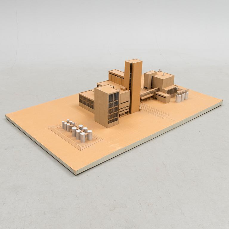 EINARI TERÄSVIRTA, arkkitehtuurimalli, Alkon Koskenkorva tehtaat, 1972.