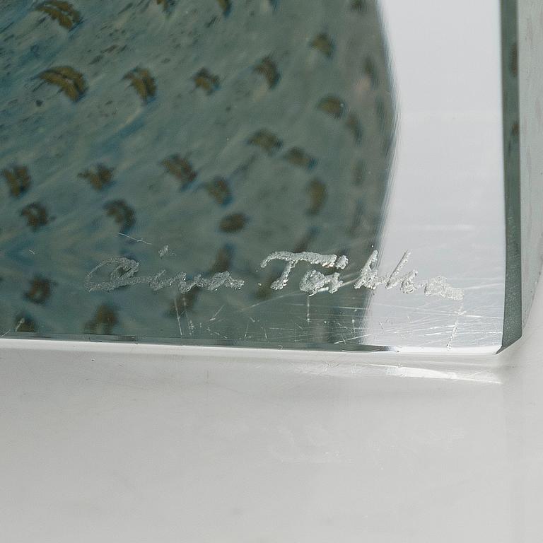 Oiva Toikka, årskub, signerad Oiva Toikka, Nuutajärvi 1988, numrerad 152/2000.