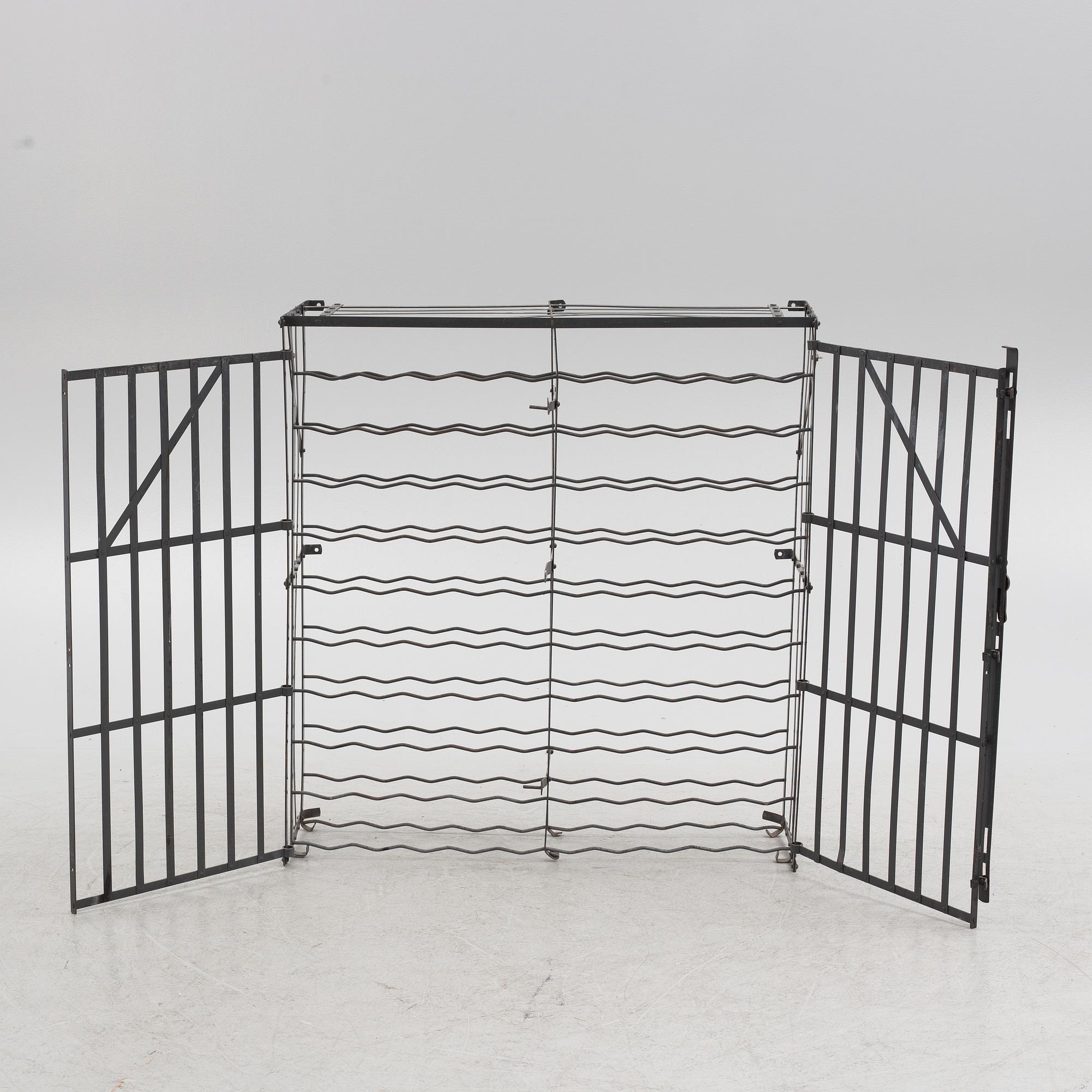 A wine rack, 20th century.