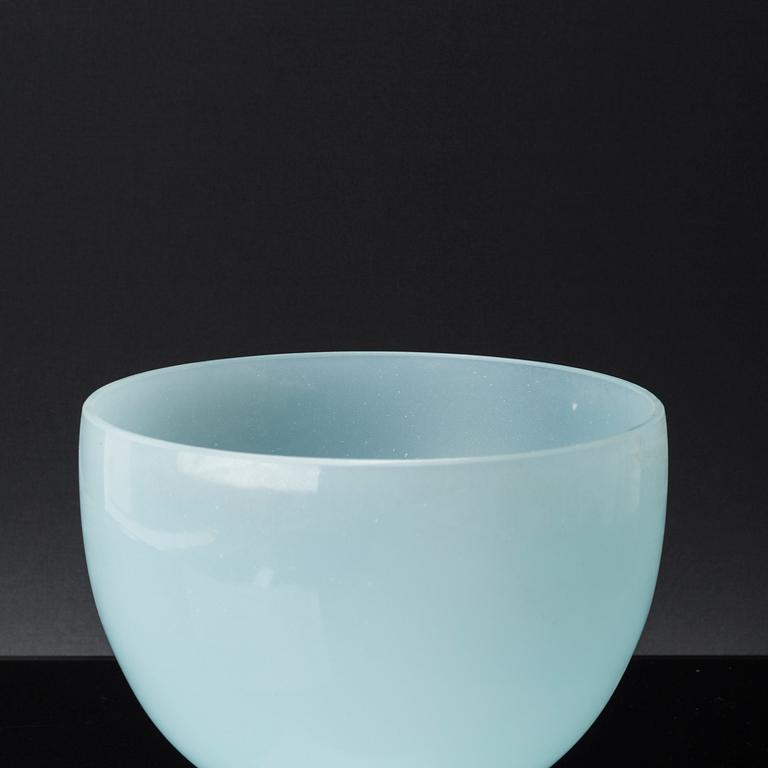 A MURANO GLASS BOWL ON STAND, 1950's.