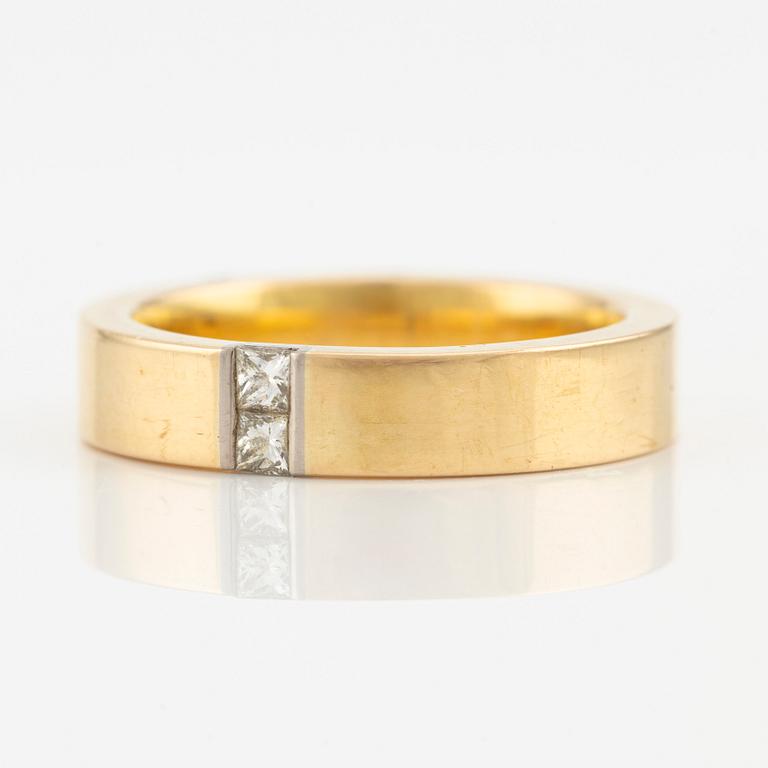 Ring 18K guld med prinsesslipade diamanter.
