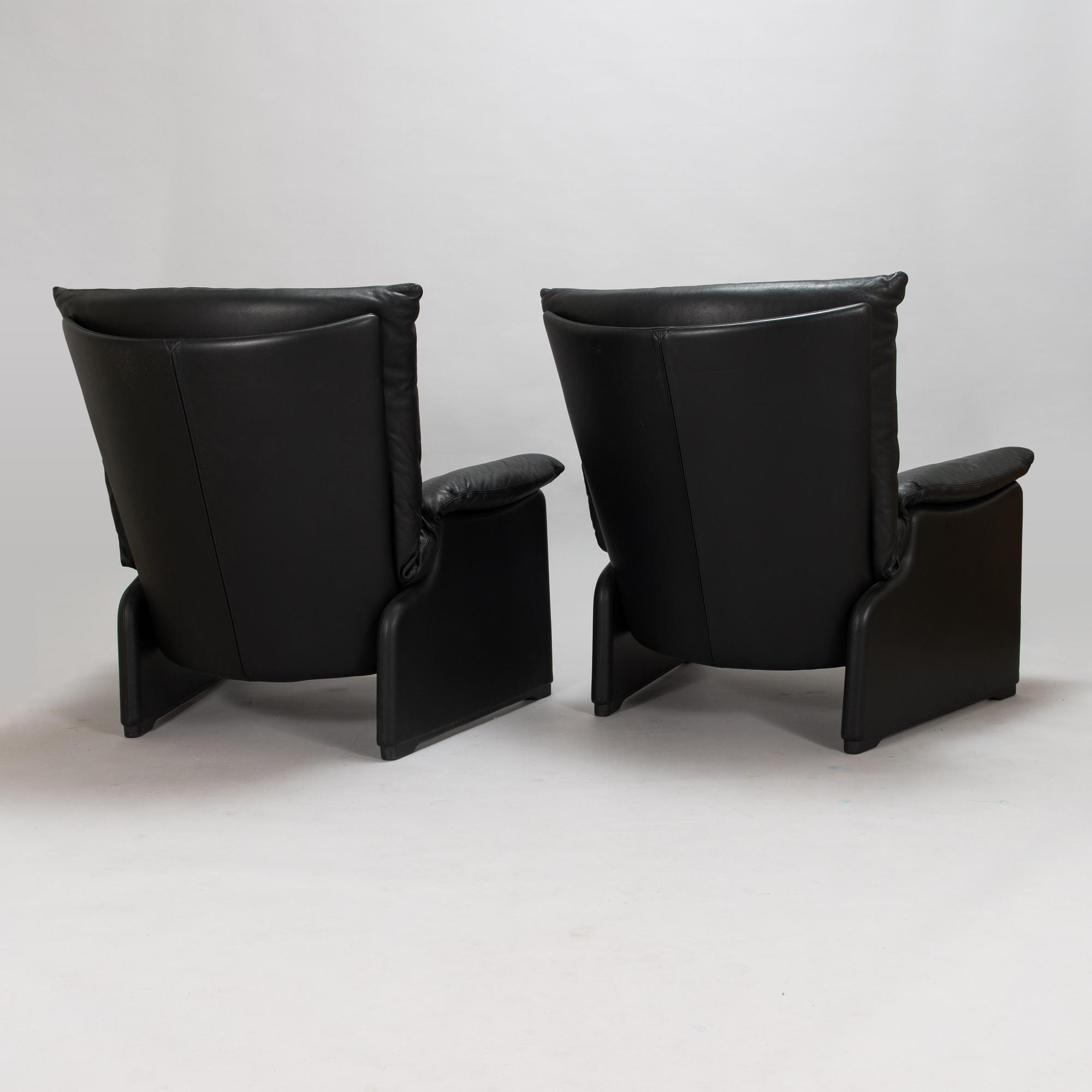 Vico Magistretti, a pair of 'Palmaria' armchairs for Cassina.