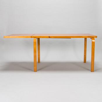 Alvar Aalto, matbord, modell DL82  för O.Y. Huonekalu-ja Rakennustyötehdas A.B 1900-talets mitt.