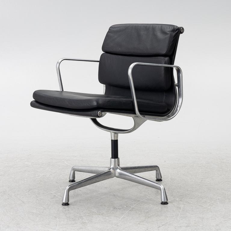 Charles & Ray Eames, Office chair, “EA208 Soft Pad Chair”, Vitra.