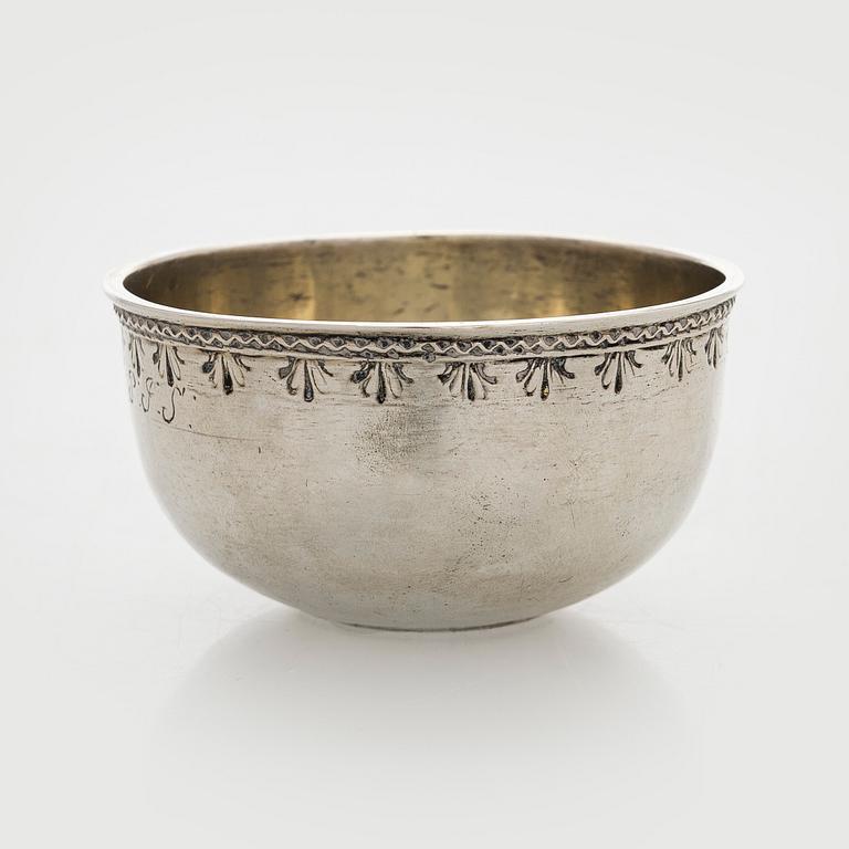 A silver tumbler with inset Swedish coin dated 1713.