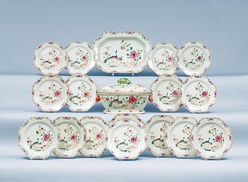 1444. A famille rose tureen with cover and dish, and a set of 16 dinner plates. Qing dynasty, Qianlong (1736-95).