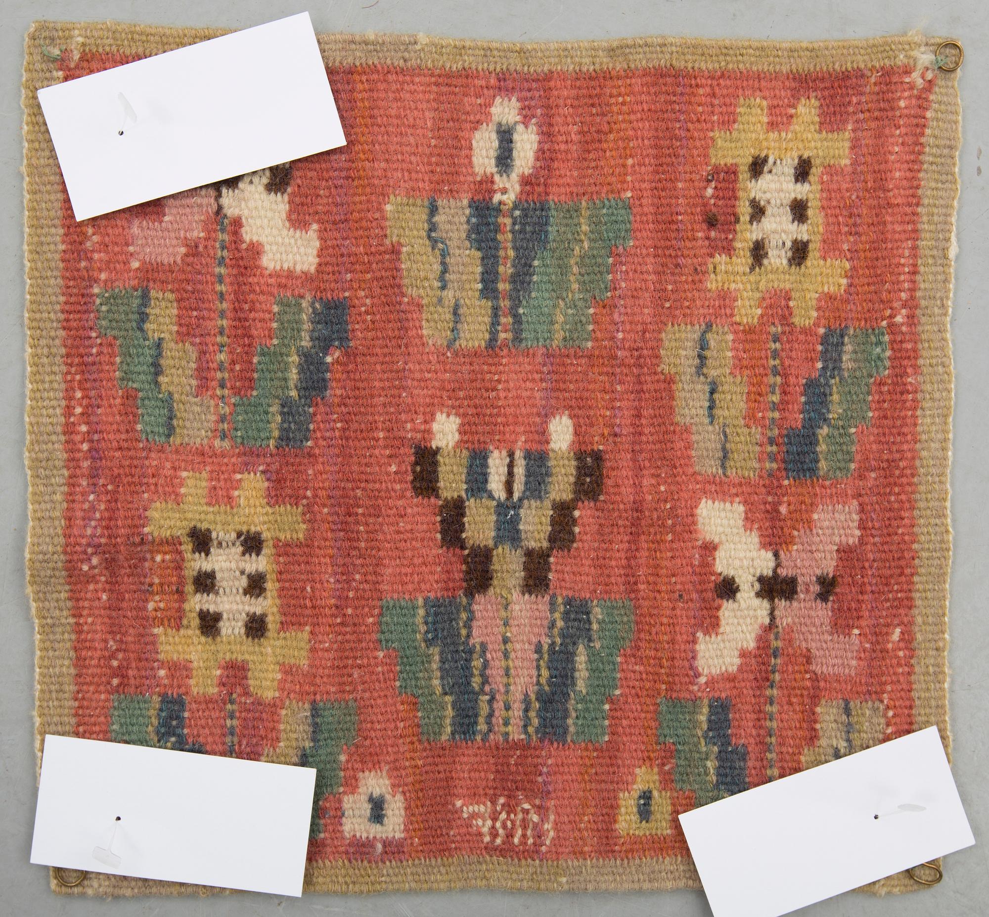 VÄVNADER, 2 st., olika, signerade MMF (Märta Måås-Fjetterström), en ca 29,5x31,5, en ca 34,5x33,5 cm.