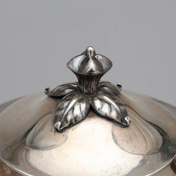 KAFFEKANNA, silver, Hugo Grun & Co AB, Stockholm 1949. Vikt ca 510 gram.