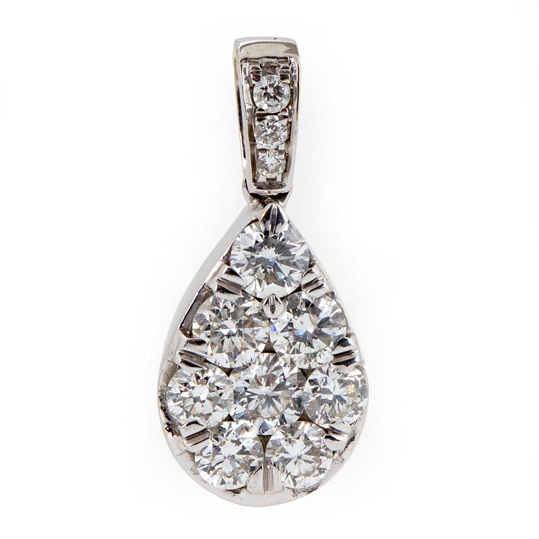 Briliant-cut diamond pendant.