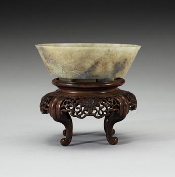 A nephrite bowl, Qing dynasty.