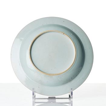 Tallrikar, tre stycken, porslin. Qingdynastin, Yongzheng (1723-35).