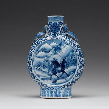 A blue and white moonflask, Qing dynasty, 19th Century.