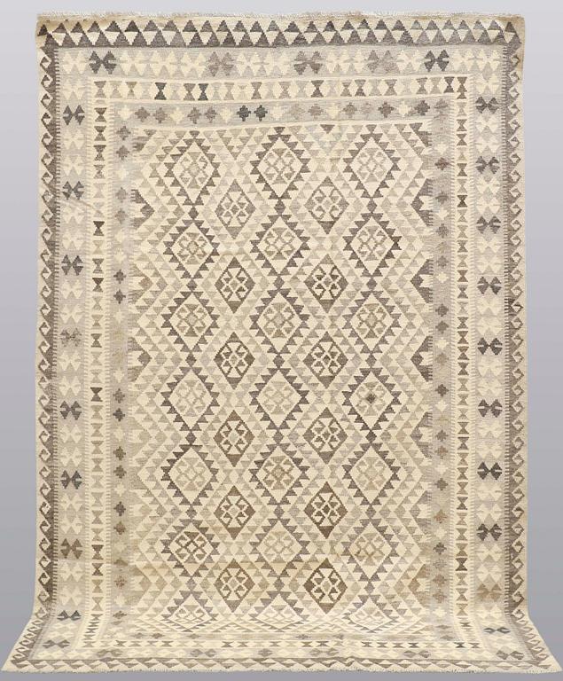 A Kelim carpet, 295 x 200 cm.