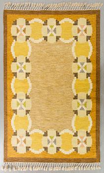 INGEGERD SILOW, a signed flat weave carpet ca 234 x 168 cm.