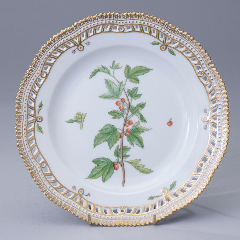 TALLRIK, porslin, "Flora Danica" Royal Copenhagen 1969-1974.