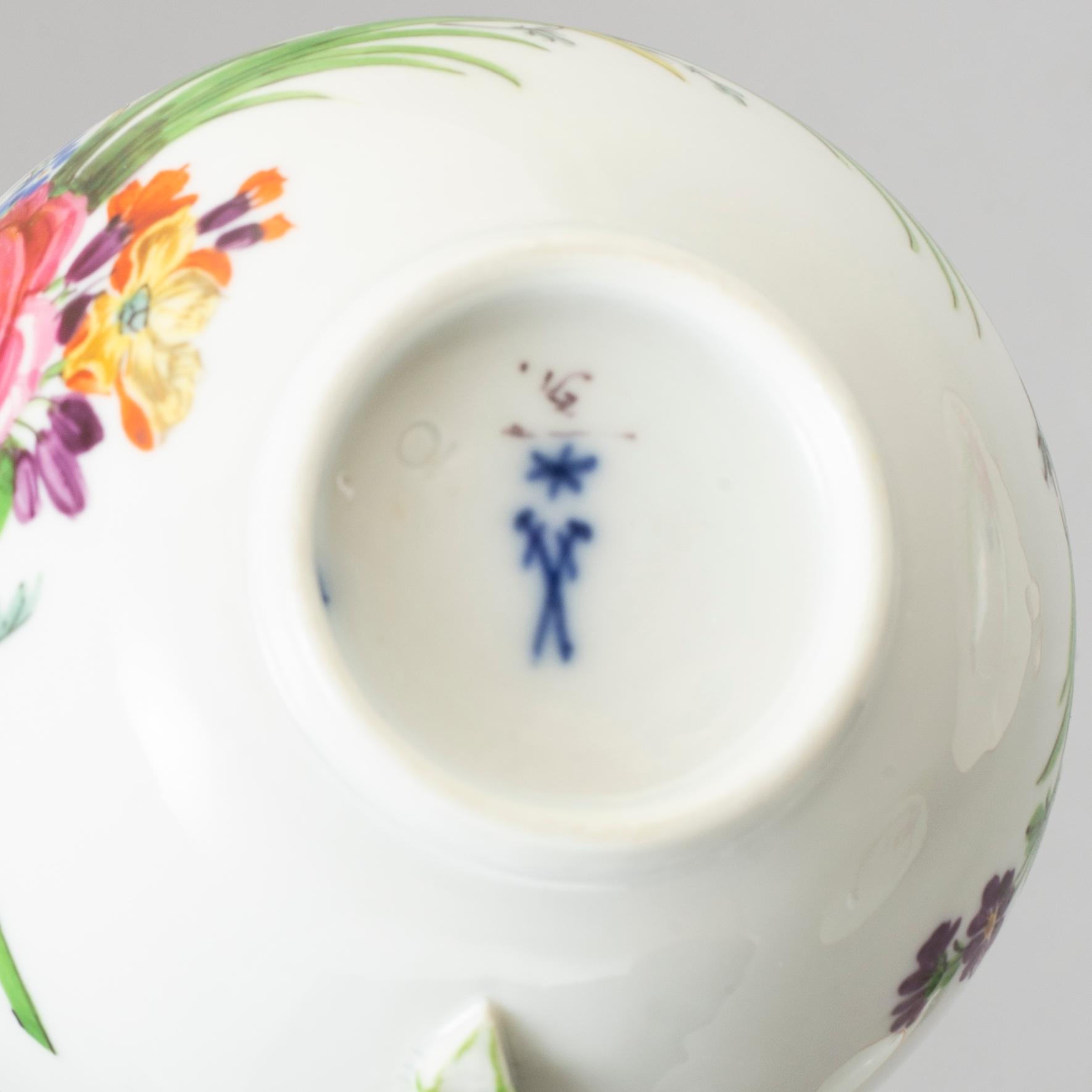 TWO 18TH CENTURY  MEISSEN PORCELAIN CUPS AND SAUCERS,