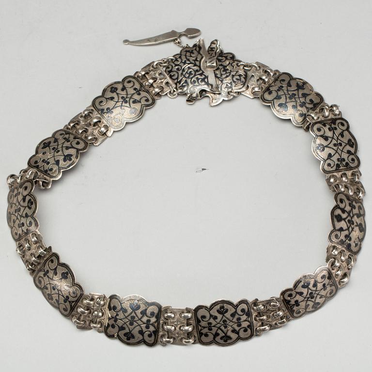 SKÄRP, silver, Ryssland, 1840. Ca 140 gram.
