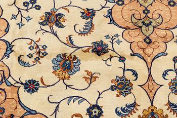 A Kashan carpet, ca 348 x 240 cm.