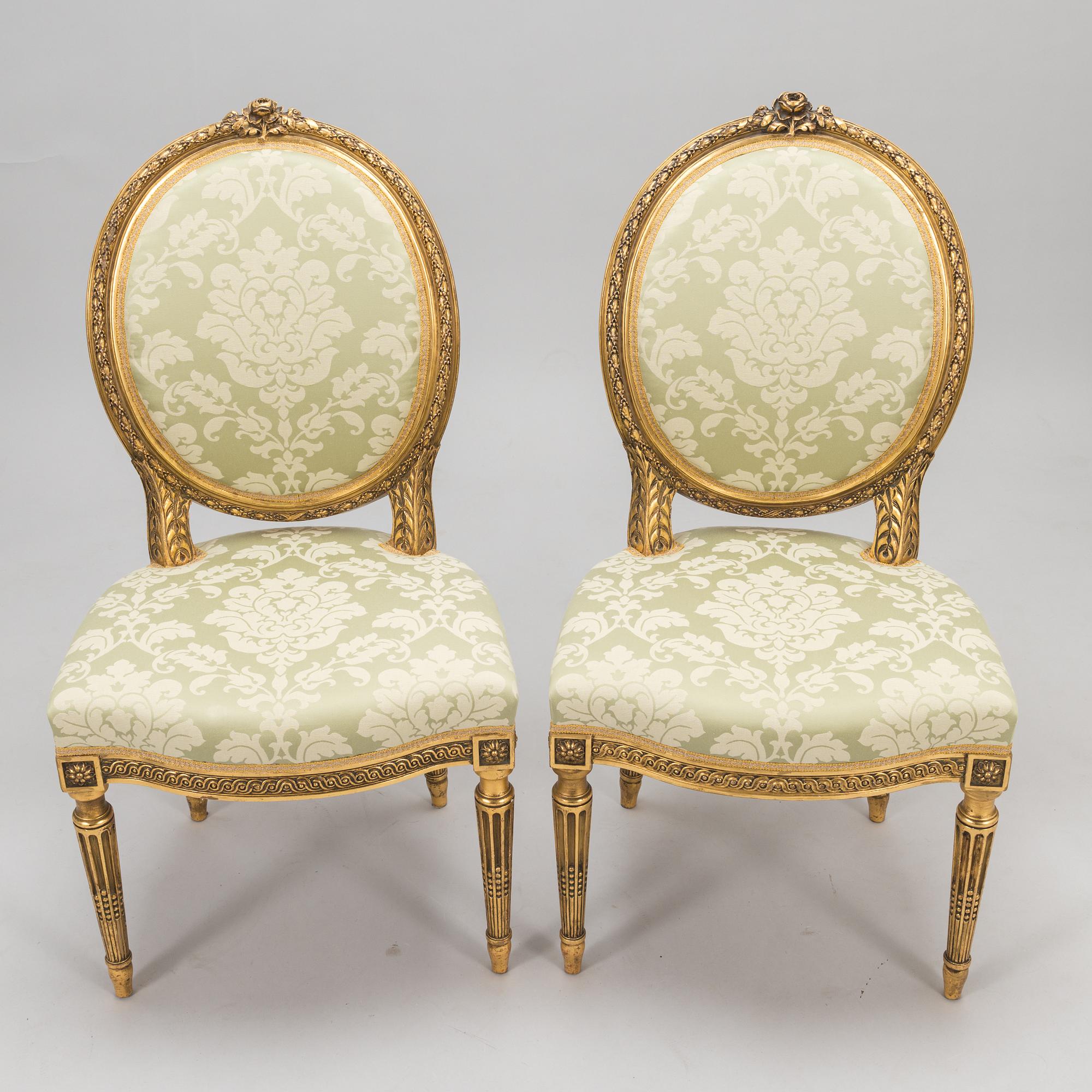 STOLAR, ett par, gustaviansk stil, 1900-talets början.