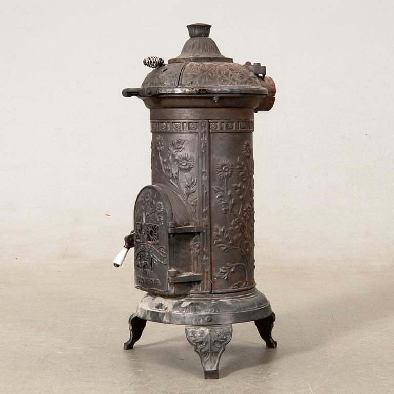 Kamin No 79 "Mikado" of cast iron, Husqvarna early 20th century.