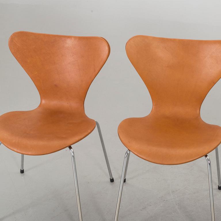 ARNE JACOBSEN, a set of 6 "Serie 7 "chairs for Fritz Hansen.