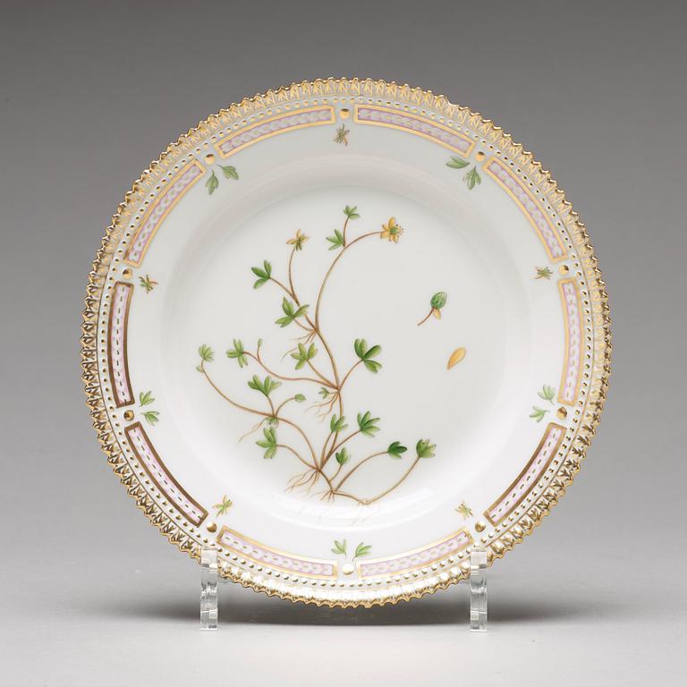 ASSIETTER, 12 stycken, porslin. "Flora Danica", Royal Copenhagen, Danmark, 1900-tal.