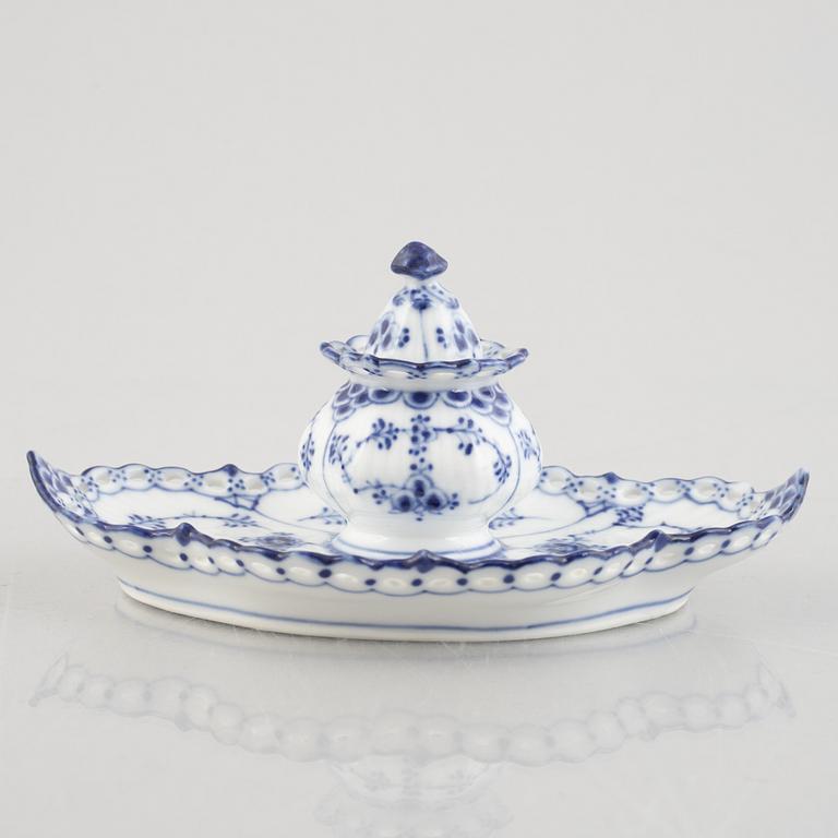 A "Blue fluted full lace" / "Musselmalet" ink stand, Royal Copenhagen, model 1064, 1893-1923.