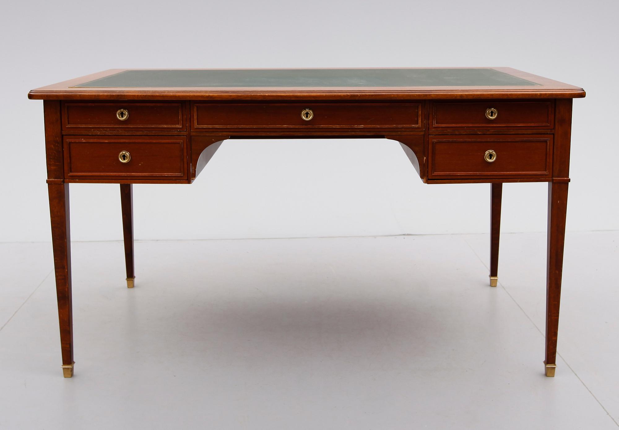 SKRIVBORD, gustaviansk stil, 1900-talets andra hälft.