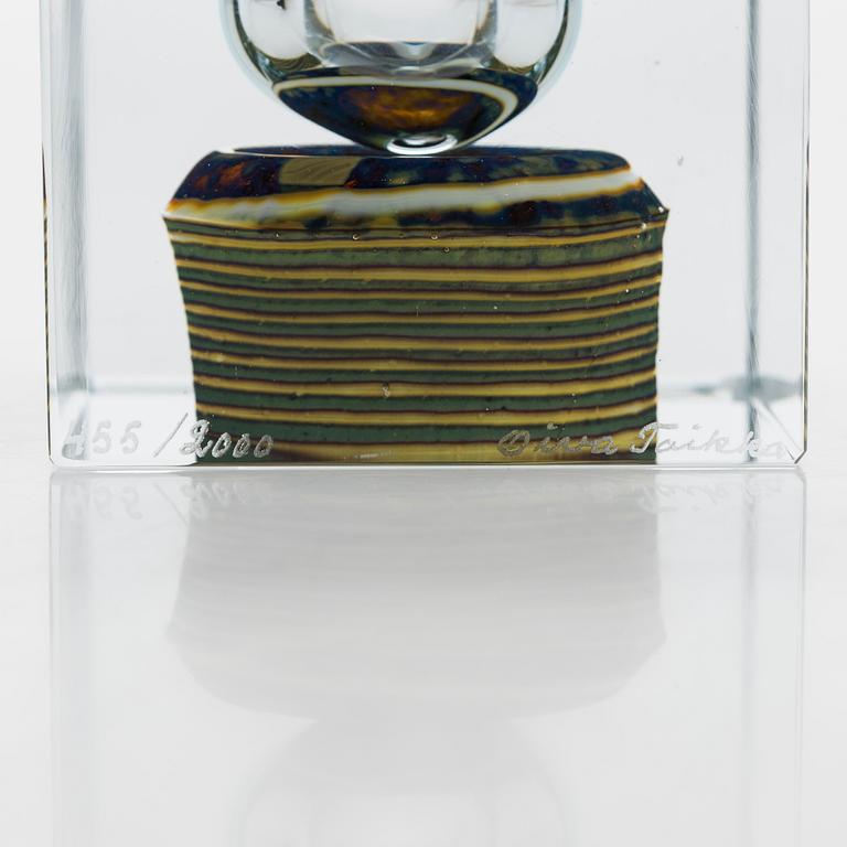 Oiva Toikka, An annual glass cube, signed Oiva Toikka Nuutajärvi 1982 and numbered 455/2000.