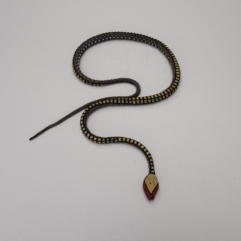 DEKORATIONSFÖREMÅL / HALSBAND, orm, 1900-talets första hälft.