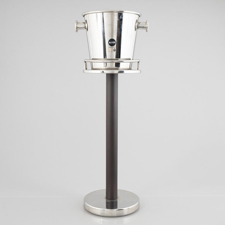 Vinkylare på ställ samt cocktailkanna, Alessi, Italien.