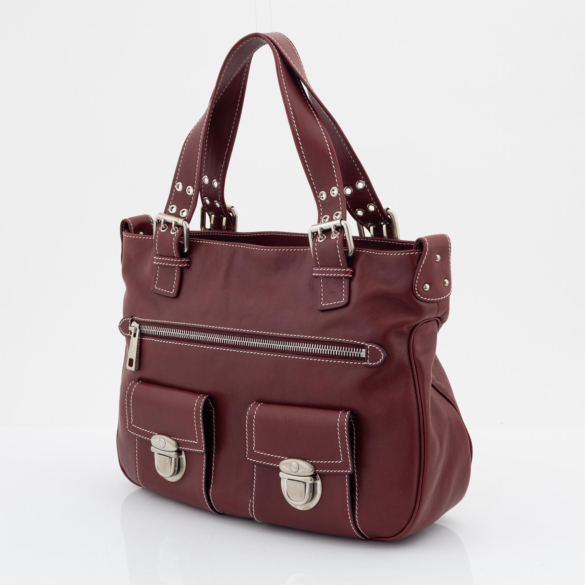Marc Jacobs, a red leather 'Cammie' handbag.