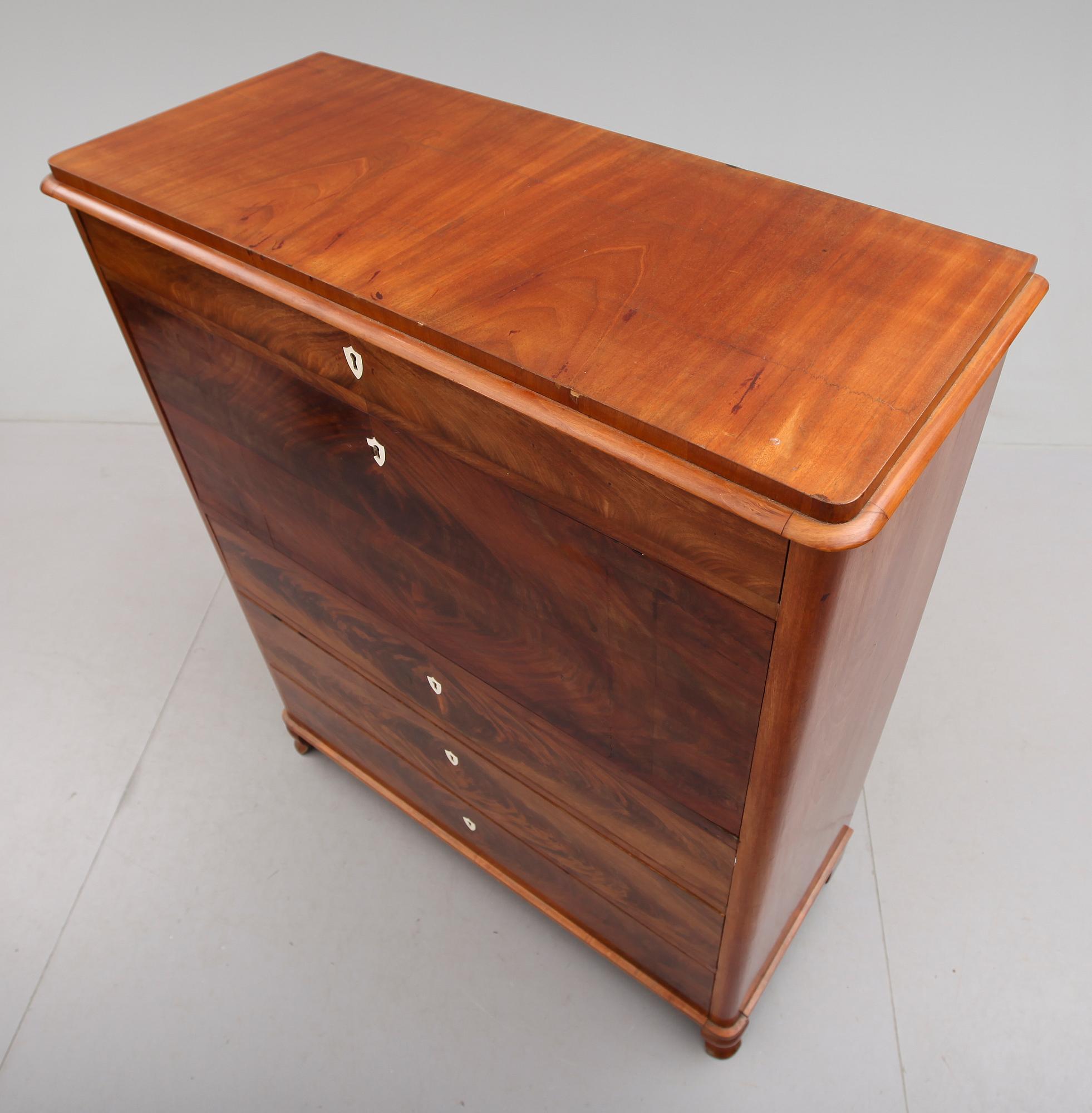 CHIFFONJÉ, 1800-talets mitt.