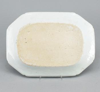 STEKFAT, porslin, Qingdynastin Qianlong (1736-95).