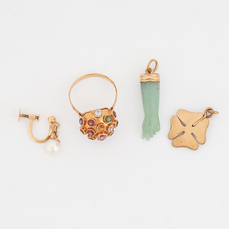 Ring, two pendants and one earrings, 18K gold.