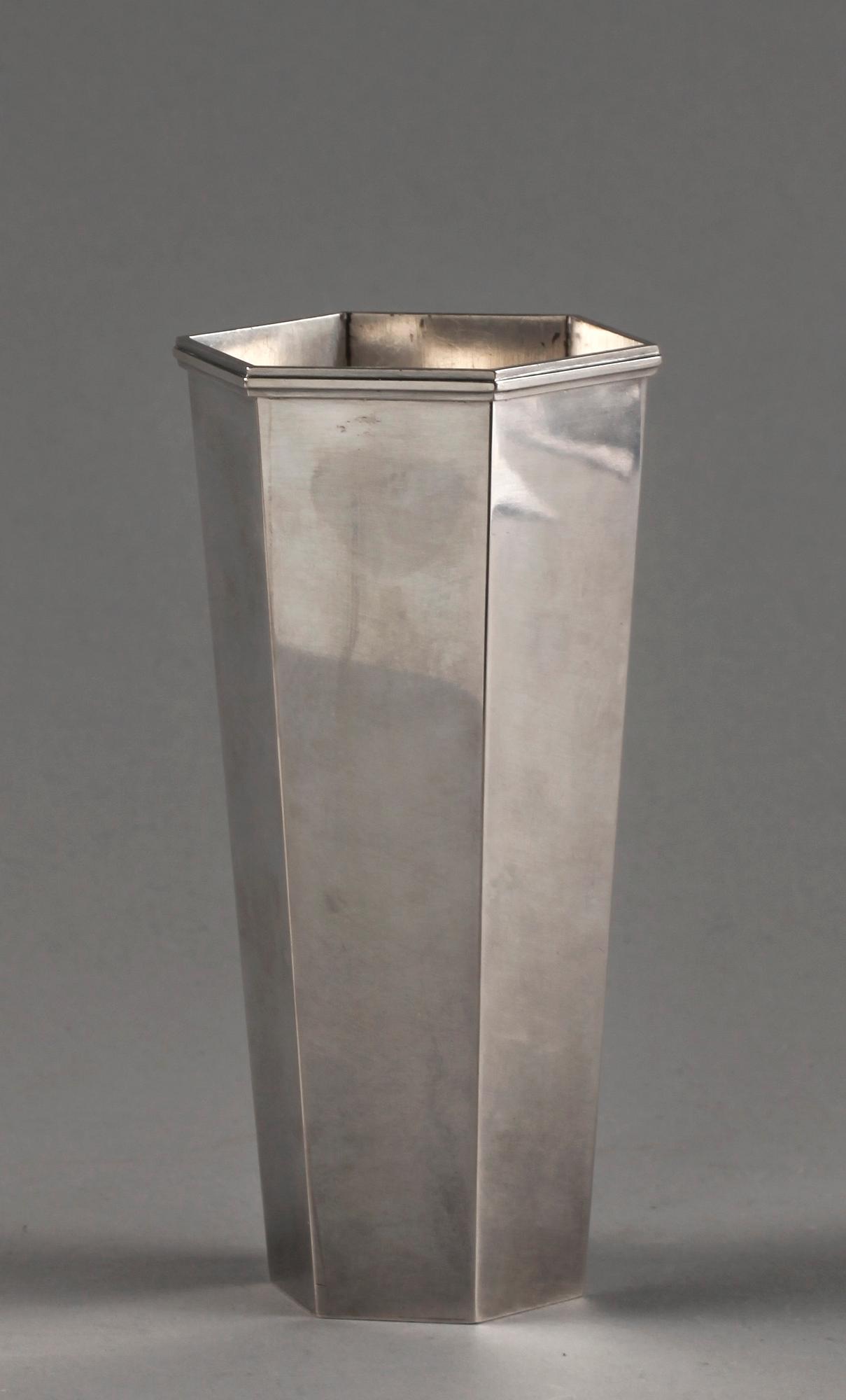BÄGARE, sterlingsilver, Wiwen Nilsson, Lund 1946. Vikt c:a 250 g.