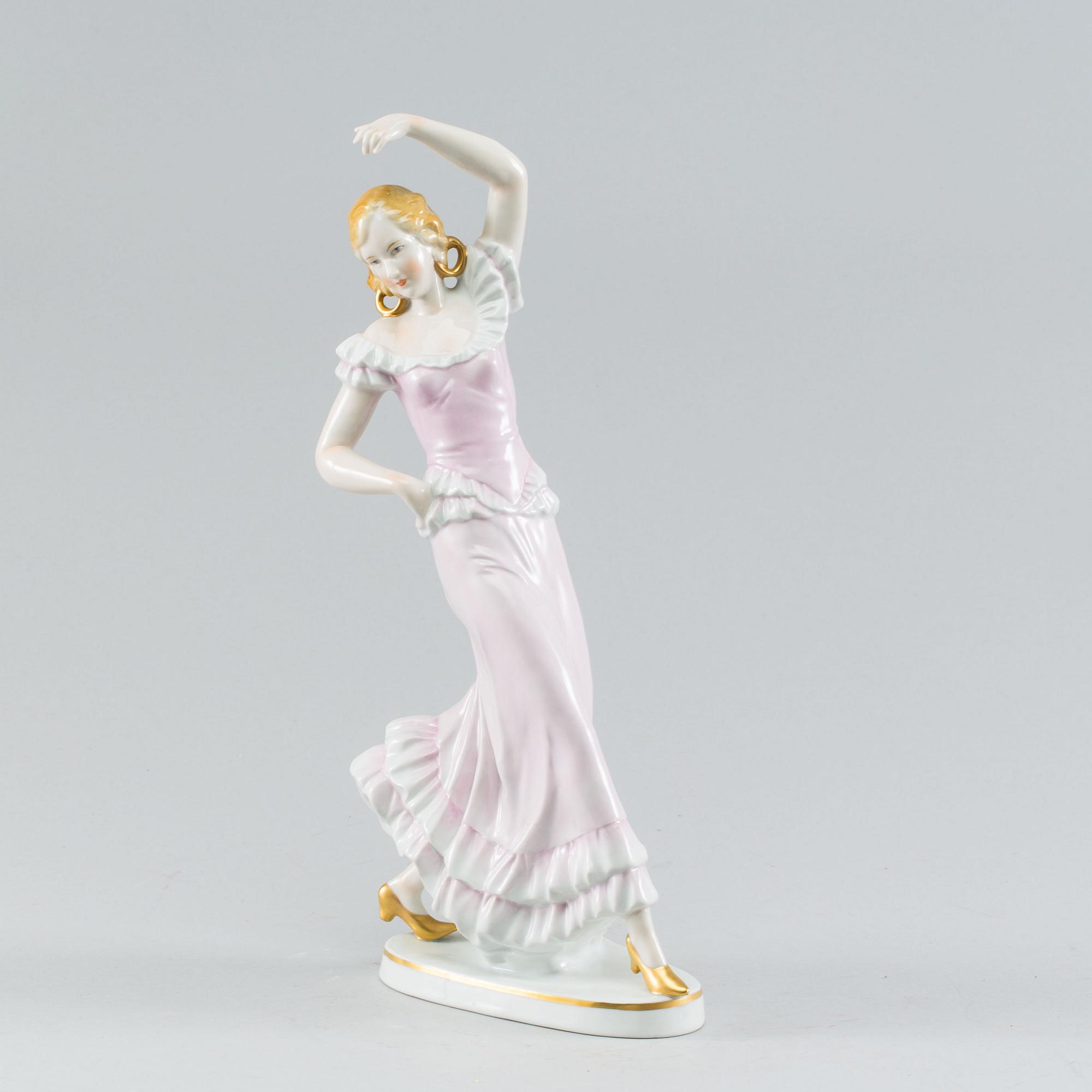 A Sitzendorf figurine, first half of 20th century.