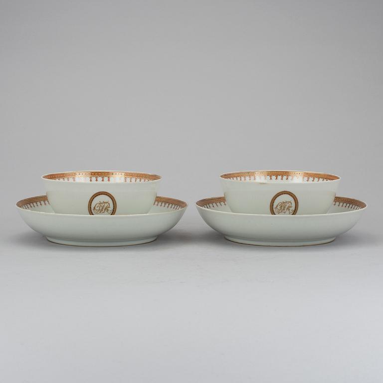 SKÅLAR MED FAT, ett par, kompaniporslin, Qianlong (1936-95).