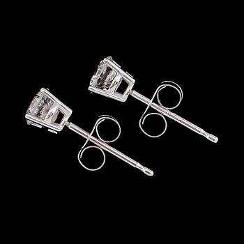 ÖRHÄNGEN, 1 par, 14K vitguld, briljantslipade diamanter tot ca 0.50 ct.