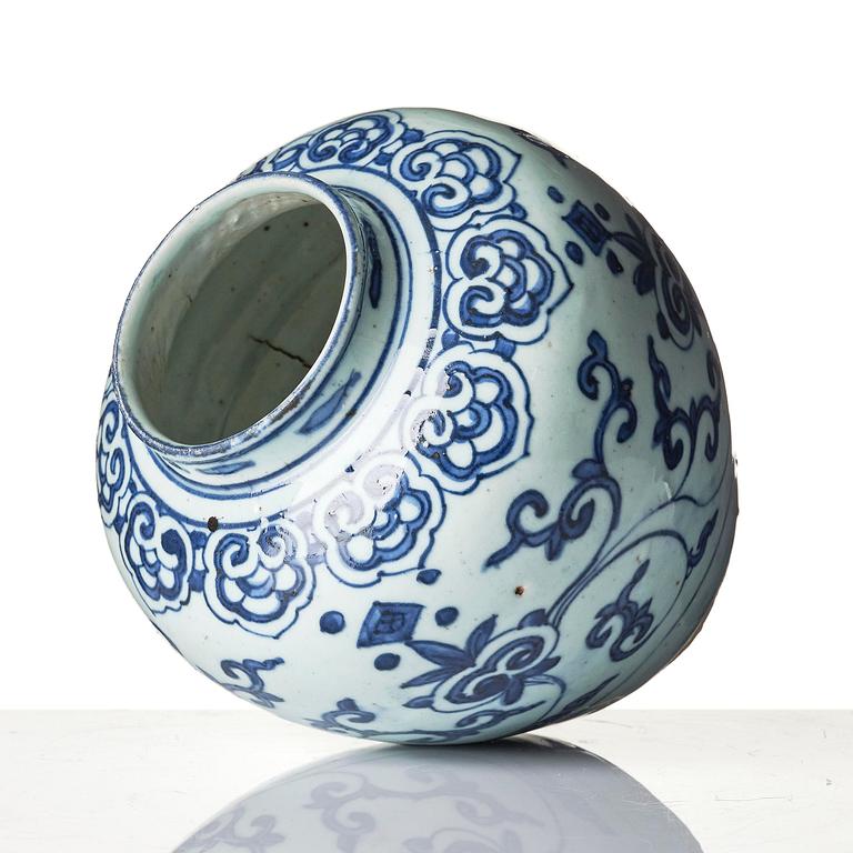 A blue and white jar, Ming dynasty (1368-1644).