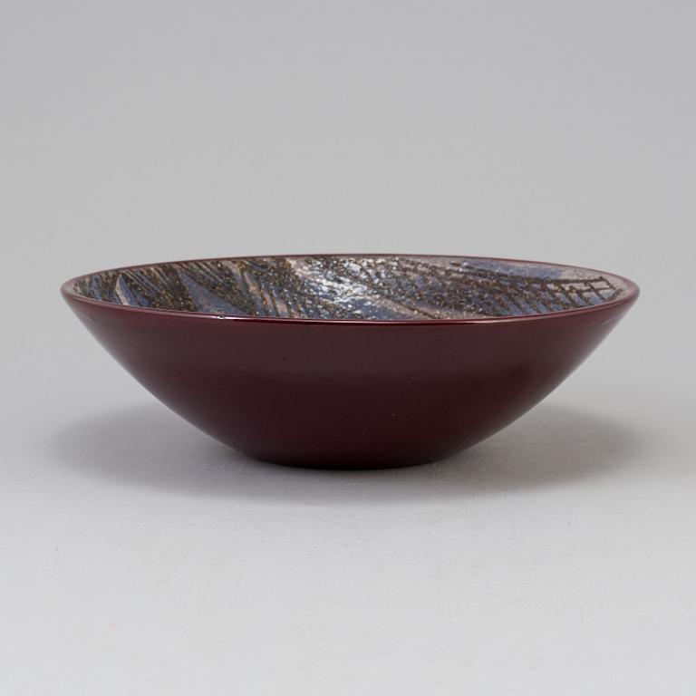 A 1950 / 60´s Ingrid Atterberg earthenware bowl from Uppsala Ekeby.