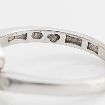 Ring 18K vitguld med två runda briljantslipade diamanter.