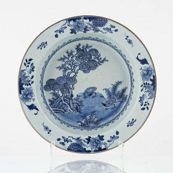 A blue and white basin, Qing dynasty, Qianlong (1736-95).